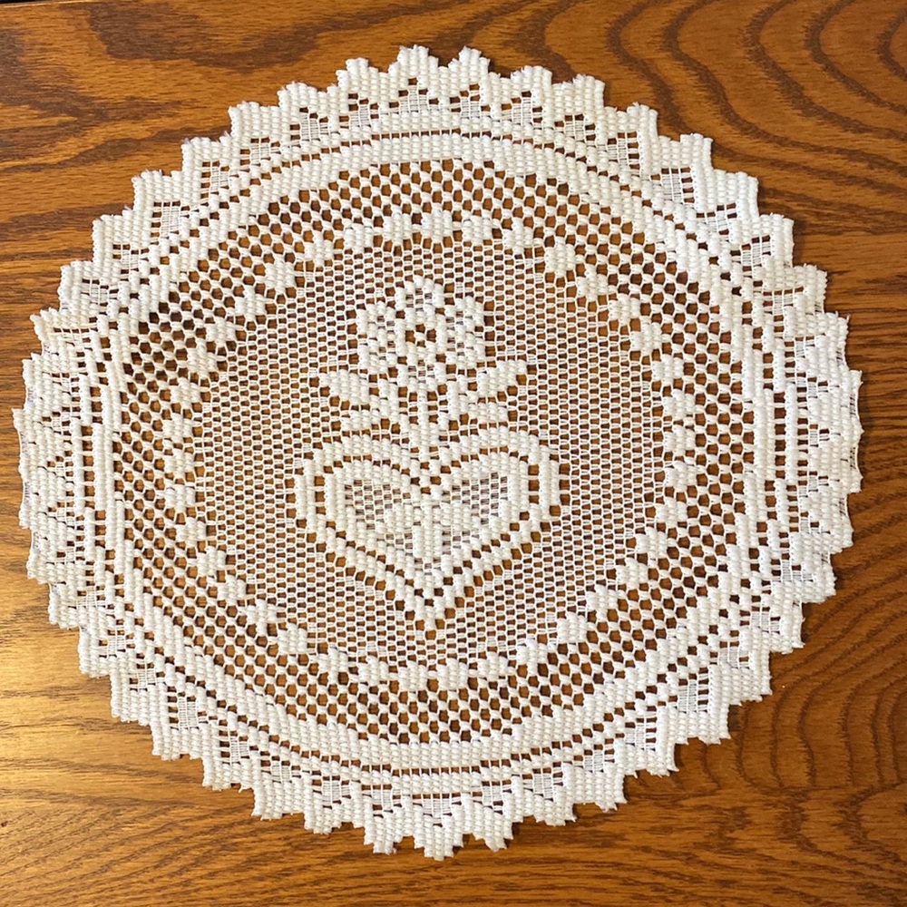 Heritage Lace Vintage Round/Oval Heart Flower Doily 11-1/2” x 12” Like New